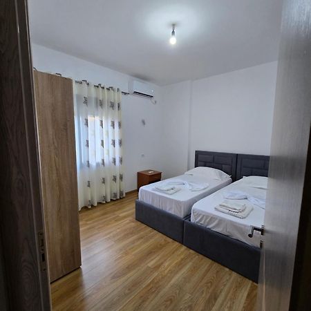 Brana Apartments Sarandë エクステリア 写真