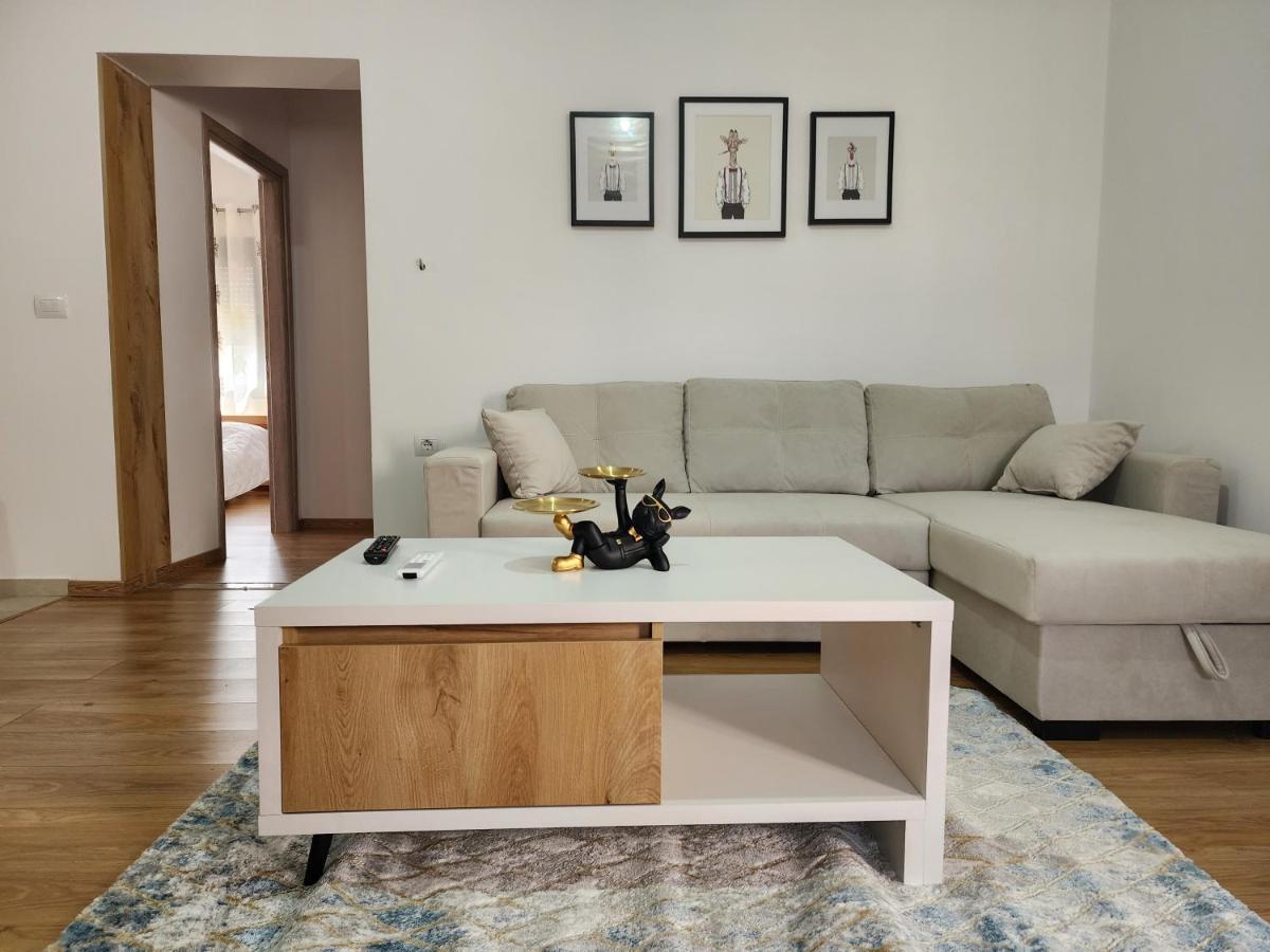 Brana Apartments Sarandë エクステリア 写真