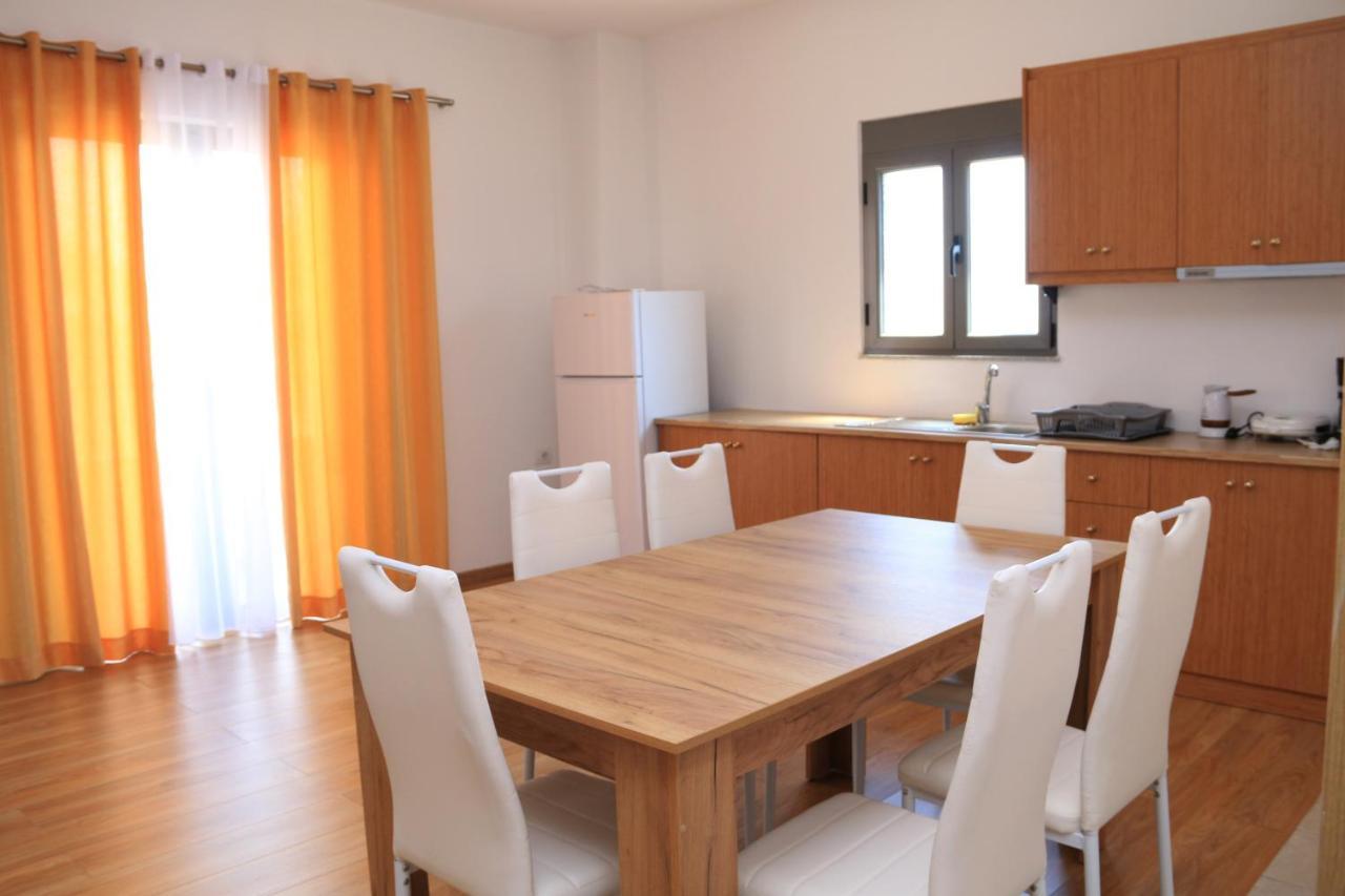 Brana Apartments Sarandë エクステリア 写真