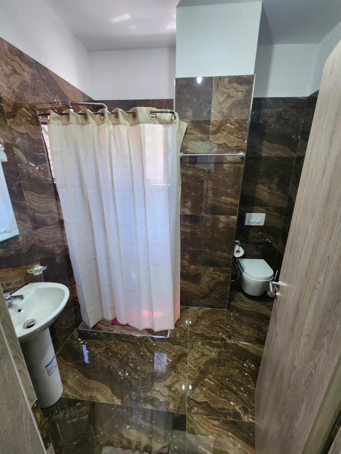 Brana Apartments Sarandë エクステリア 写真