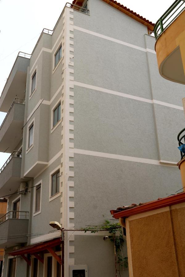 Brana Apartments Sarandë エクステリア 写真