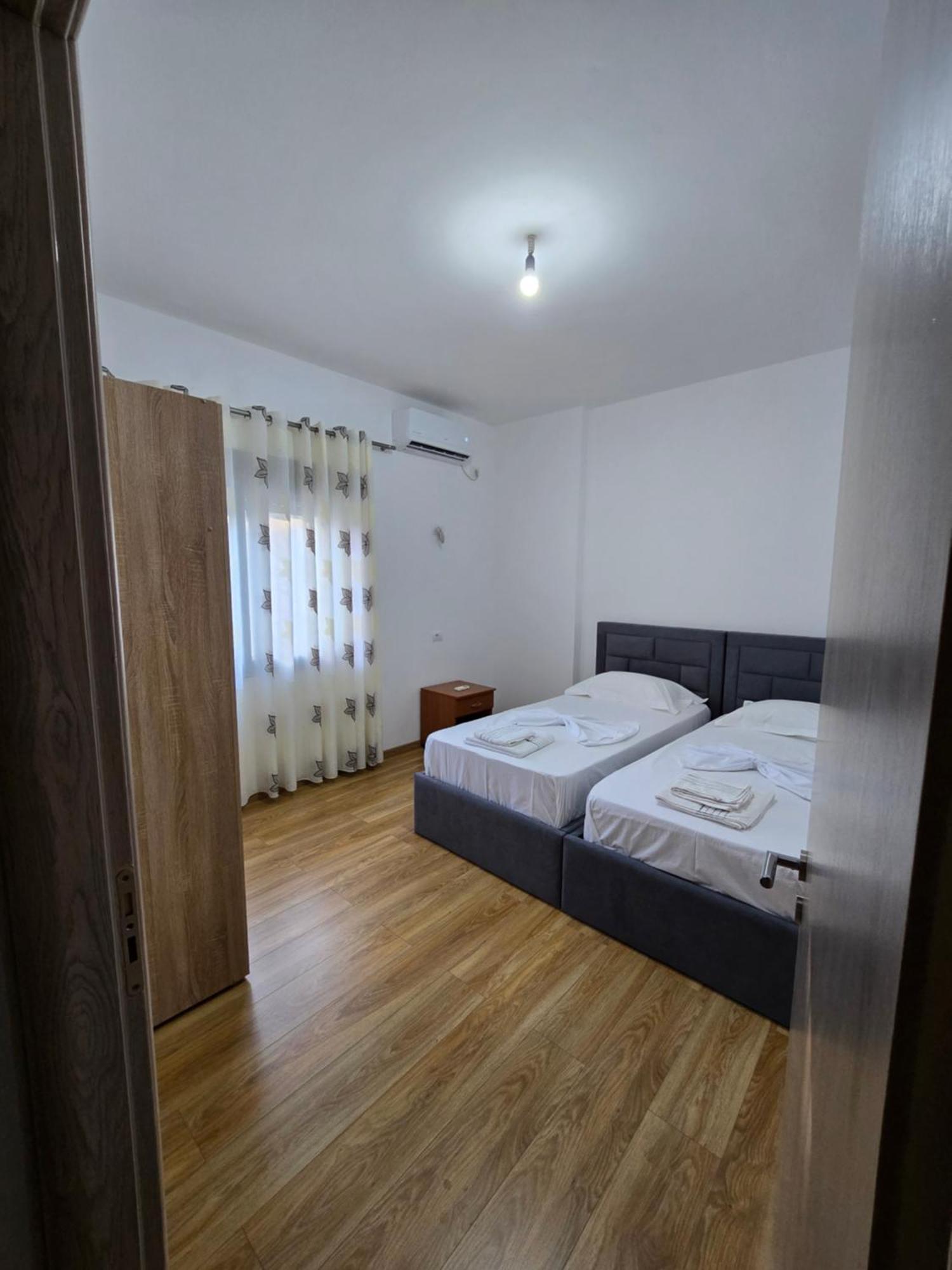 Brana Apartments Sarandë エクステリア 写真