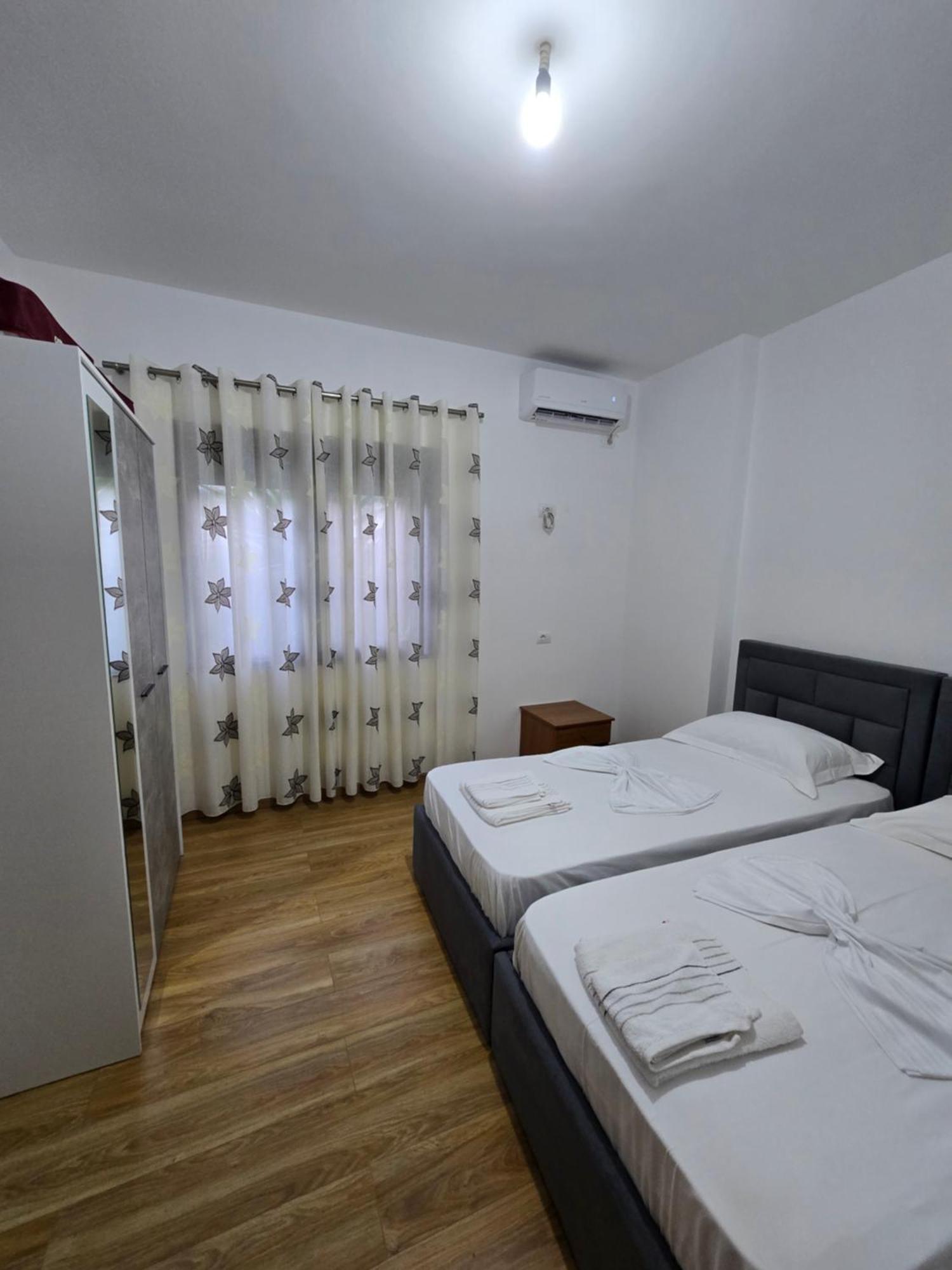 Brana Apartments Sarandë エクステリア 写真