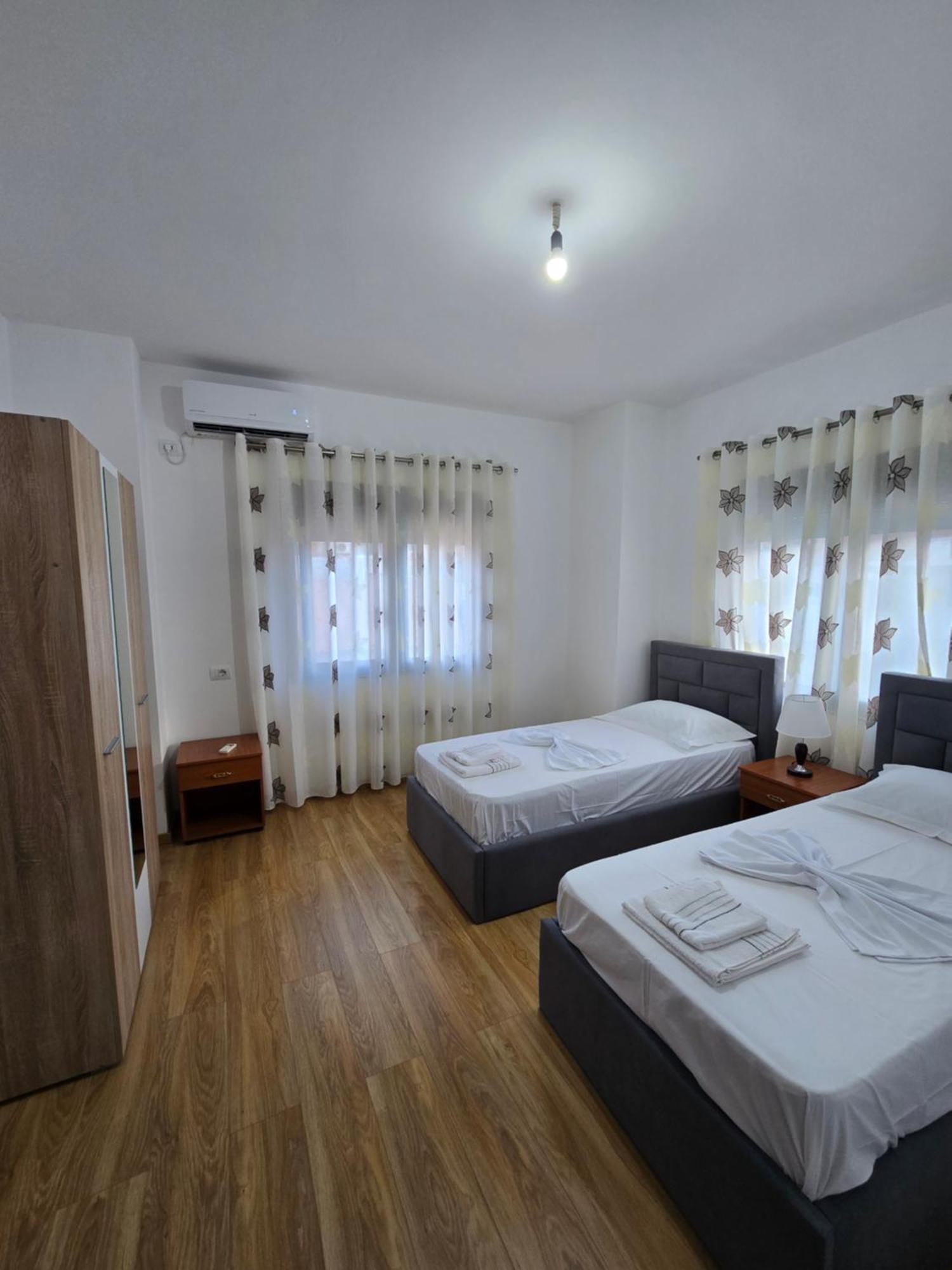 Brana Apartments Sarandë エクステリア 写真